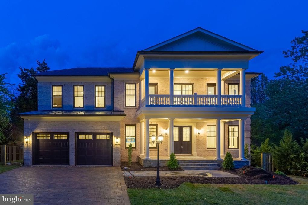 7104 Eastman Dr, Falls Church, VA 22043